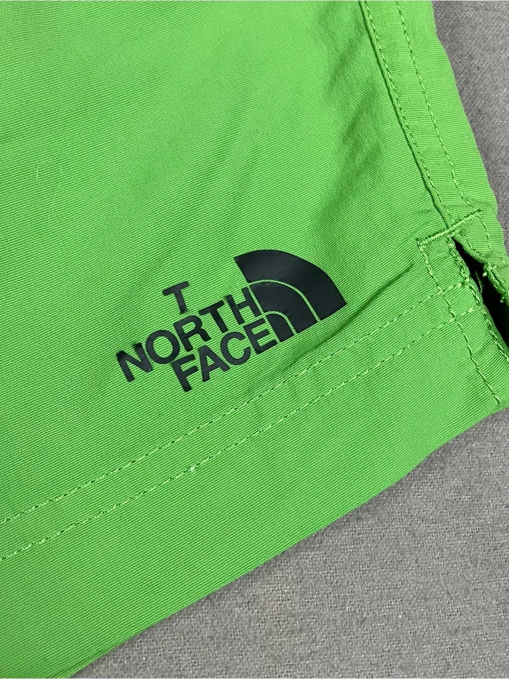 The North Face Men's Size L Flashdry Swim Trunks Shorts Lined Green Pockets. In